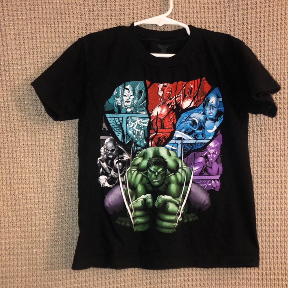 EUC BLACK AVENGERS TEE